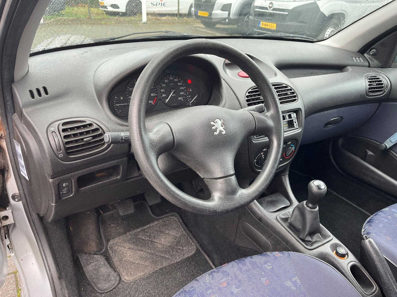 Peugeot 206 1.1 XR | 2000 | 69.922 km | 28FRBN | NAP: Logisch - Hatchback: foto 5 Peugeot 206 1.1 XR | 2000 | 69.922 km | 28FRBN | NAP: Logisch - Hatchback: foto 5