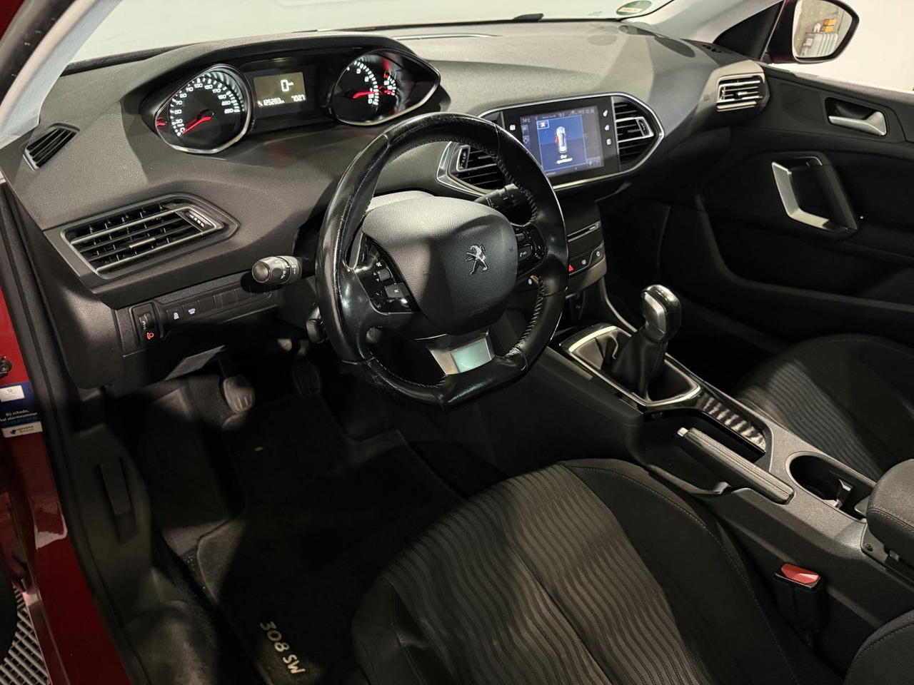 Peugeot | 308 SW | 1.2 PureTech Blue Lion | 2017 | 125.283 km | NL320L | Logisch - Veturë: foto 4 Peugeot | 308 SW | 1.2 PureTech Blue Lion | 2017 | 125.283 km | NL320L | Logisch - Veturë: foto 4