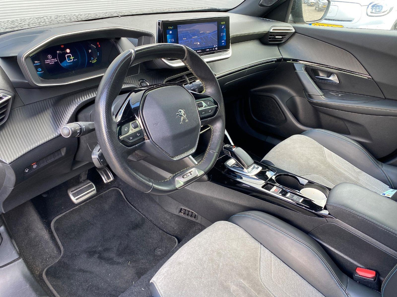 Peugeot e-2008 EV GT Première 1 fase 50 kWh | 2020 | 121.940 km | Automaat | J471TF | NAP: Logisch - SUV: foto 5 Peugeot e-2008 EV GT Première 1 fase 50 kWh | 2020 | 121.940 km | Automaat | J471TF | NAP: Logisch - SUV: foto 5