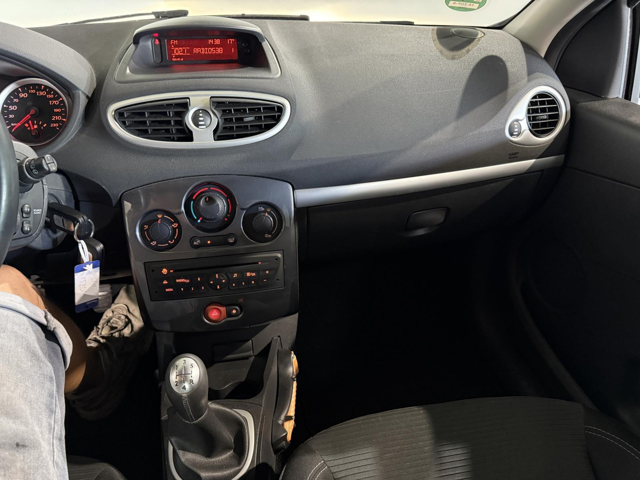 Renault Clio 1.2 TCe Collection | 2012 | 179.266 km | 15-ZDF-9 - Hatchback: foto 5 Renault Clio 1.2 TCe Collection | 2012 | 179.266 km | 15-ZDF-9 - Hatchback: foto 5