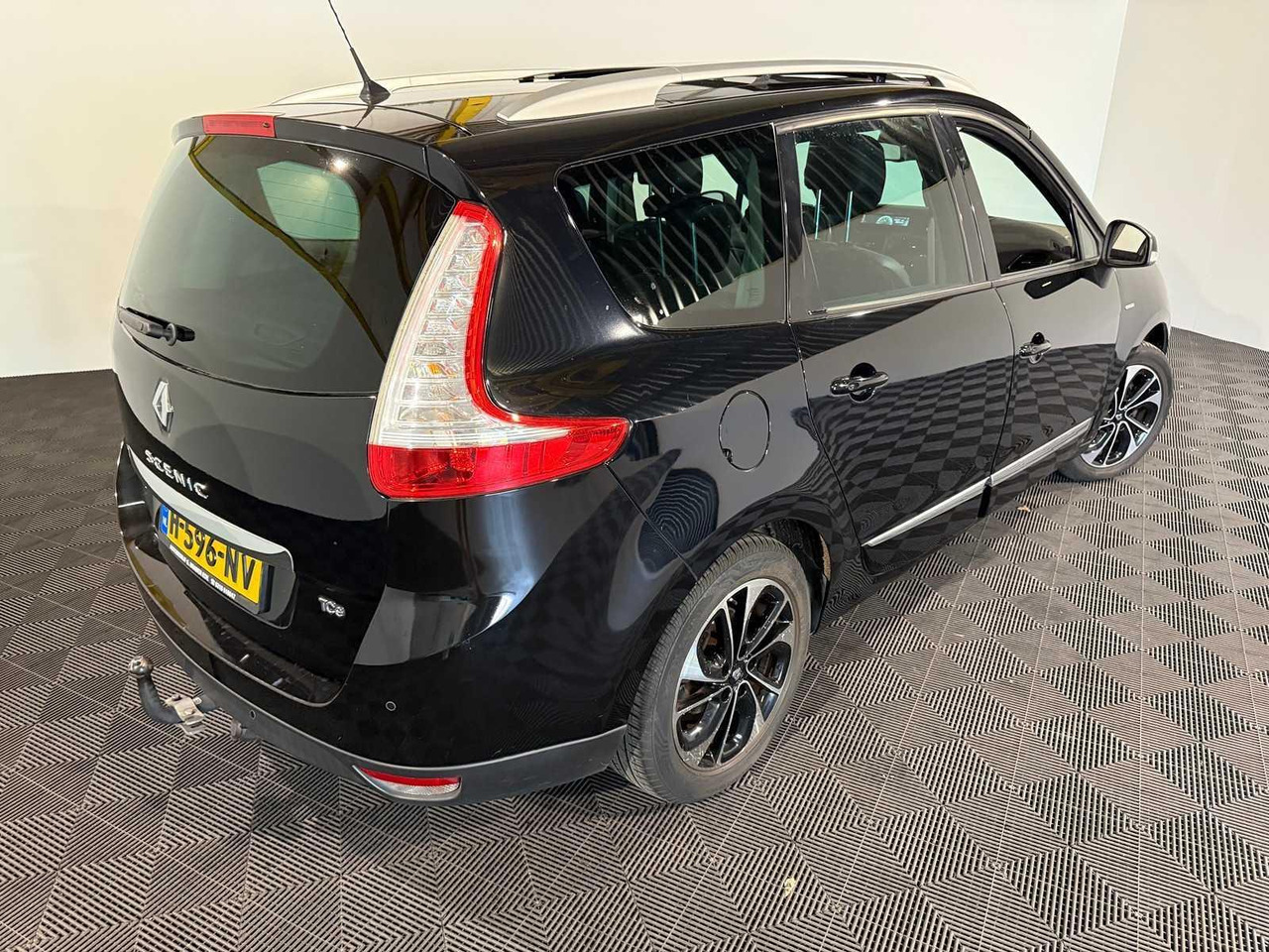 Renault Grand Scénic 1.2 Tce Bose | 2016 | 118.319 km | H-596-NV - Veturë: foto 4 Renault Grand Scénic 1.2 Tce Bose | 2016 | 118.319 km | H-596-NV - Veturë: foto 4