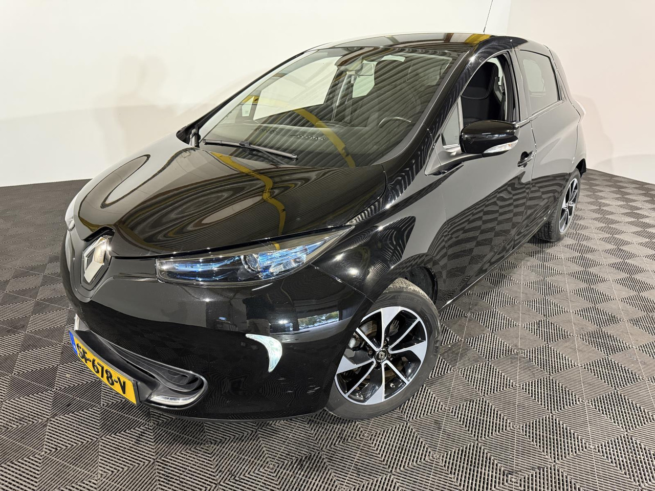 Renault | ZOE | R90 Intens 41 kWh (ex Accu) | 2018 | 117.938 km | Automaat | SF678V | Logisch - Hatchback: foto 1 Renault | ZOE | R90 Intens 41 kWh (ex Accu) | 2018 | 117.938 km | Automaat | SF678V | Logisch - Hatchback: foto 1