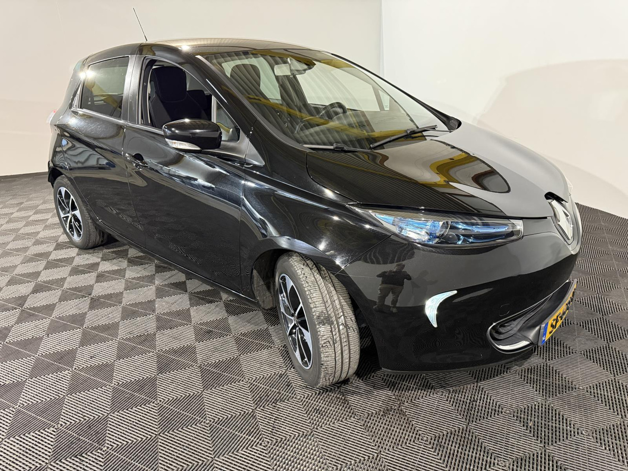 Renault | ZOE | R90 Intens 41 kWh (ex Accu) | 2018 | 117.938 km | Automaat | SF678V | Logisch - Hatchback: foto 3 Renault | ZOE | R90 Intens 41 kWh (ex Accu) | 2018 | 117.938 km | Automaat | SF678V | Logisch - Hatchback: foto 3