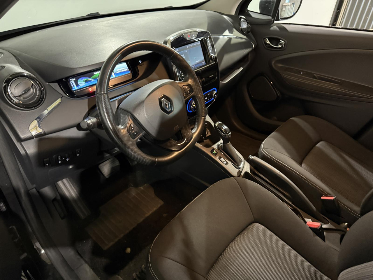Renault | ZOE | R90 Intens 41 kWh (ex Accu) | 2018 | 117.938 km | Automaat | SF678V | Logisch - Hatchback: foto 2 Renault | ZOE | R90 Intens 41 kWh (ex Accu) | 2018 | 117.938 km | Automaat | SF678V | Logisch - Hatchback: foto 2