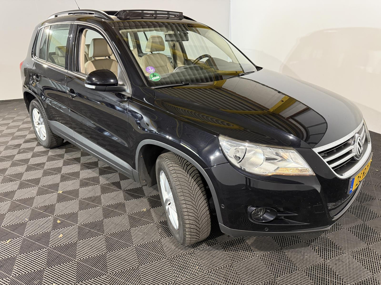 Volkswagen | Tiguan | 1.4 TSI Comfort&Design | 2011 | 236.671 km | 28RDT1 | Logisch - SUV: foto 5 Volkswagen | Tiguan | 1.4 TSI Comfort&Design | 2011 | 236.671 km | 28RDT1 | Logisch - SUV: foto 5
