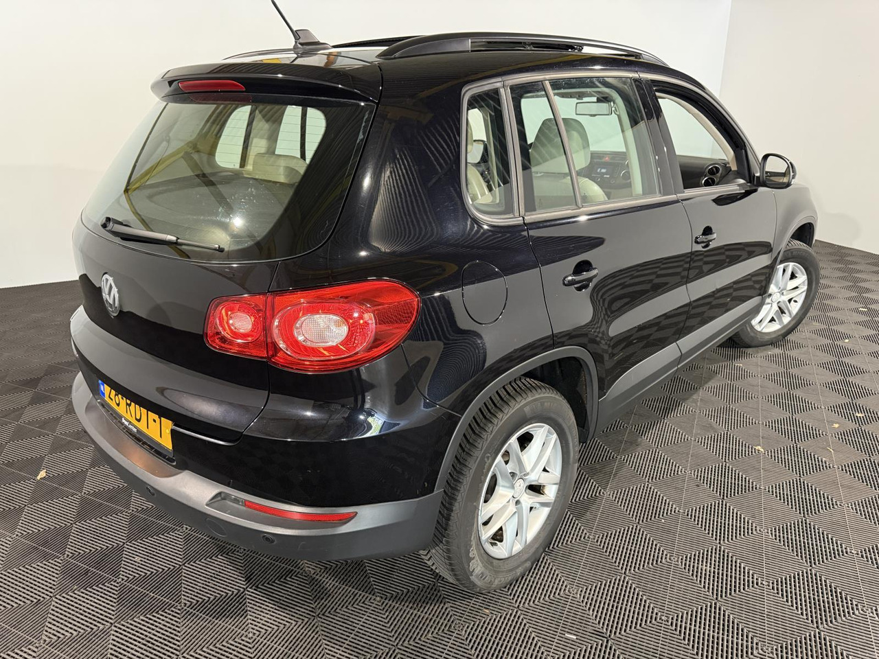 Volkswagen | Tiguan | 1.4 TSI Comfort&Design | 2011 | 236.671 km | 28RDT1 | Logisch - SUV: foto 4 Volkswagen | Tiguan | 1.4 TSI Comfort&Design | 2011 | 236.671 km | 28RDT1 | Logisch - SUV: foto 4
