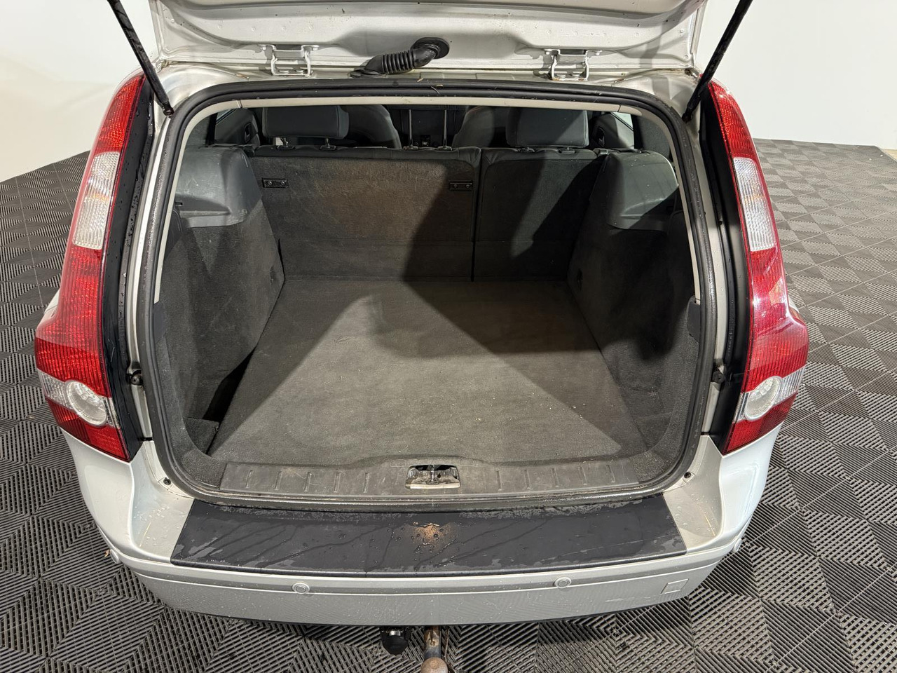 Volvo | V50 | 2.4i Kinetic | 2007 | 281.648 km | 53TVKN | Logisch - Veturë: foto 3 Volvo | V50 | 2.4i Kinetic | 2007 | 281.648 km | 53TVKN | Logisch - Veturë: foto 3