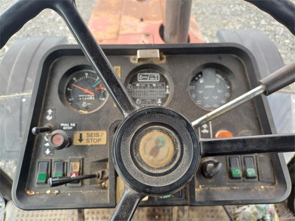 Traktor Case IH 685XL Hyvät renkaat.: foto 14