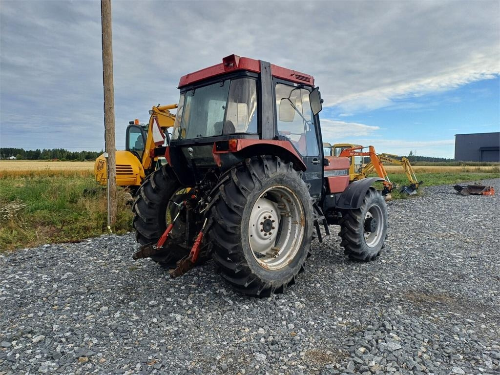 Traktor Case IH 685XL Hyvät renkaat.: foto 6