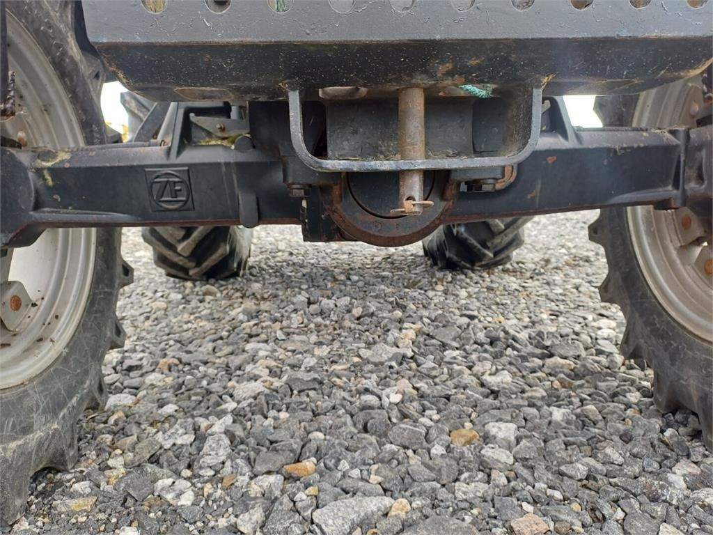Traktor Case IH 685XL Hyvät renkaat.: foto 10