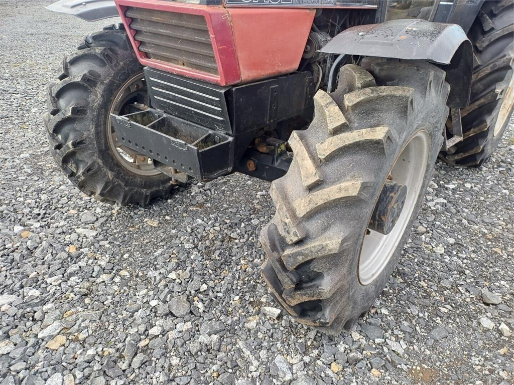 Traktor Case IH 685XL Hyvät renkaat.: foto 8