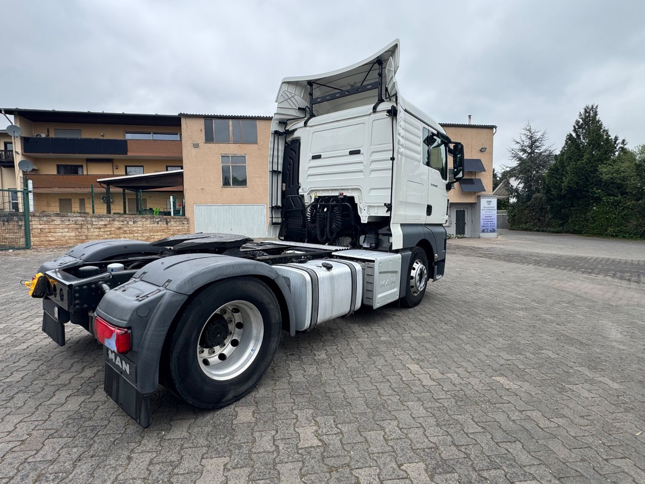 MAN TGX 18.460 XL /1xBett/Retarder/Voll-Spoiler - Gjysmë-kamion: foto 4 MAN TGX 18.460 XL /1xBett/Retarder/Voll-Spoiler - Gjysmë-kamion: foto 4