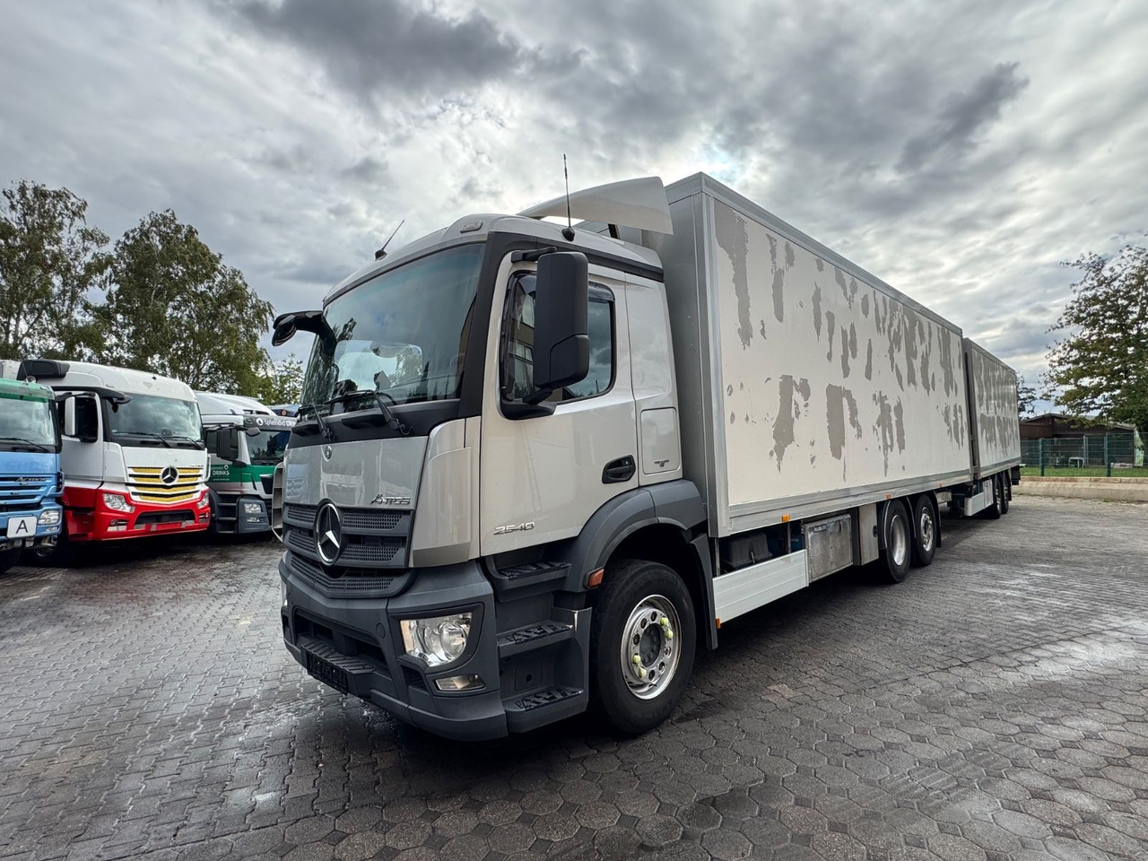 Mercedes-Benz Antos 2540/2xLBW/Kühlung-Defekt/5instock - Kamion frigorifer: foto 2 Mercedes-Benz Antos 2540/2xLBW/Kühlung-Defekt/5instock - Kamion frigorifer: foto 2
