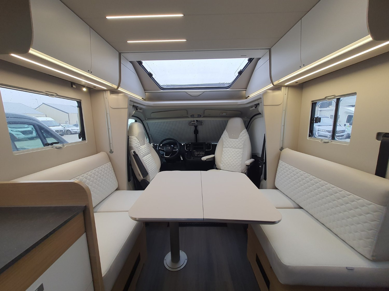 Adria Matrix Plus 670DC - Kamper gjysmë i integruar: foto 4 Adria Matrix Plus 670DC - Kamper gjysmë i integruar: foto 4