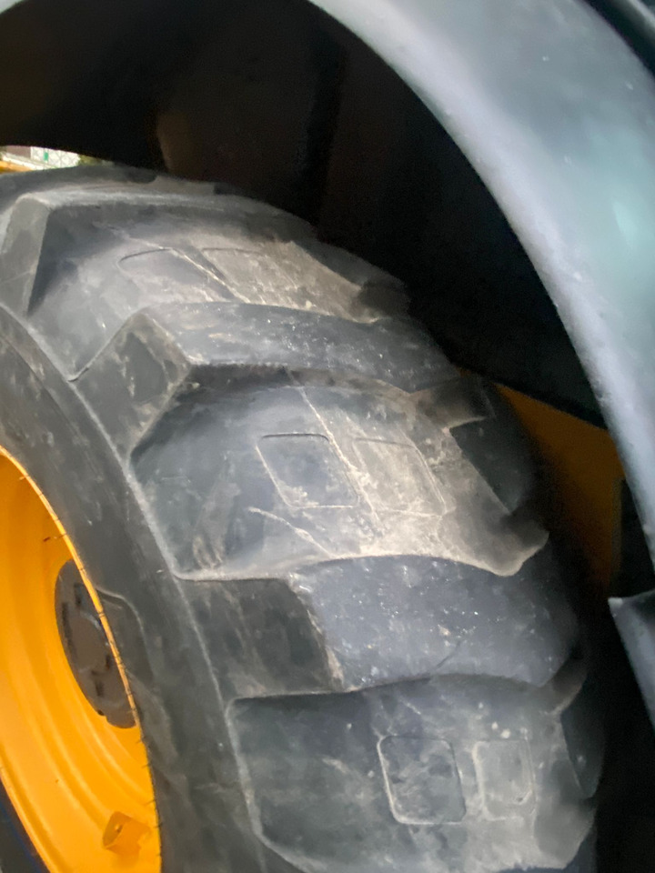 JCB 3CX - Fadromë me shkarkim nga prapa: foto 4 JCB 3CX - Fadromë me shkarkim nga prapa: foto 4
