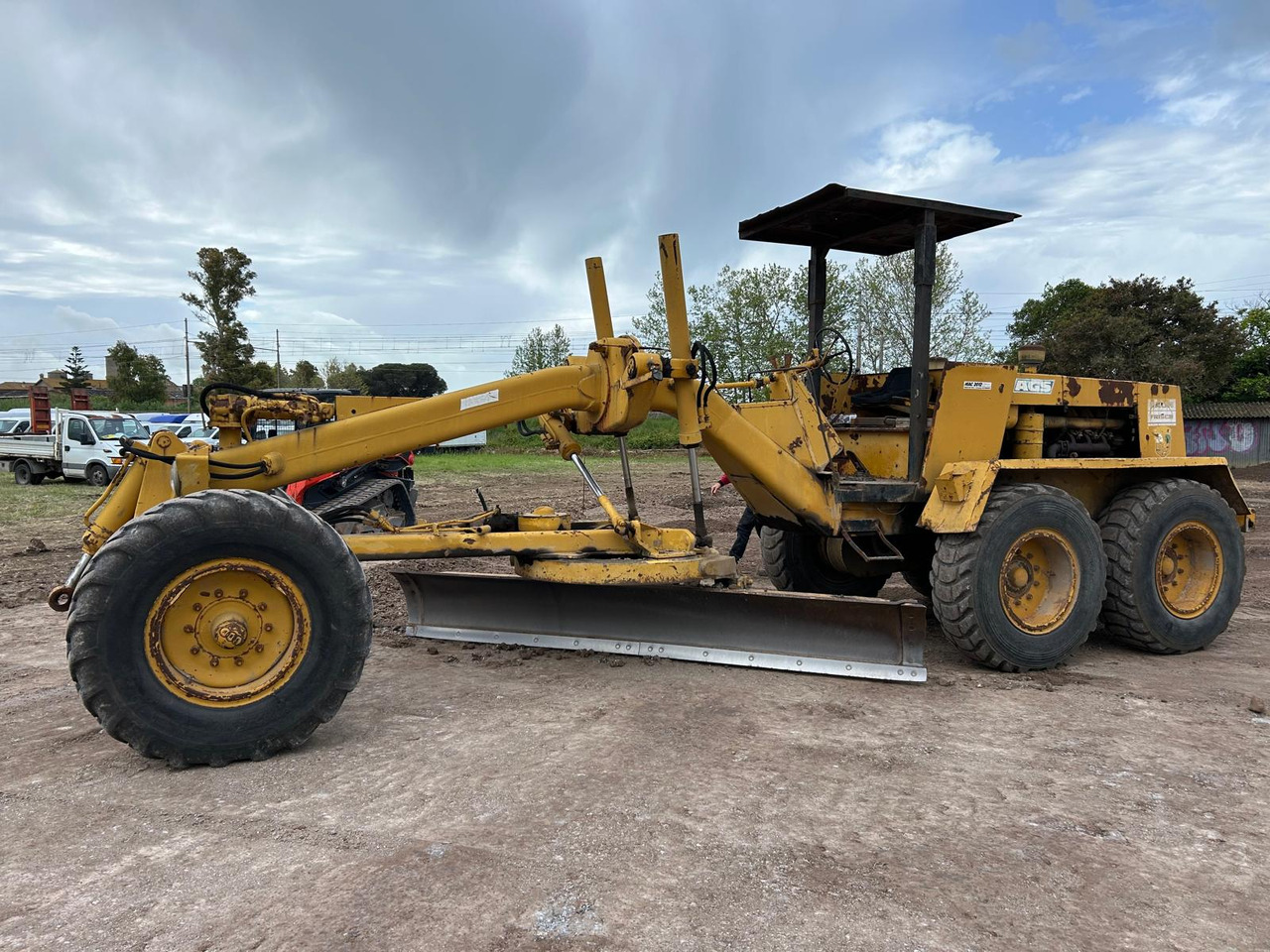 FIAT ALLIS F11.5 - Makinë niveluese: foto 1 FIAT ALLIS F11.5 - Makinë niveluese: foto 1