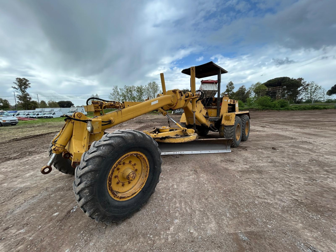 FIAT ALLIS F11.5 - Makinë niveluese: foto 2 FIAT ALLIS F11.5 - Makinë niveluese: foto 2