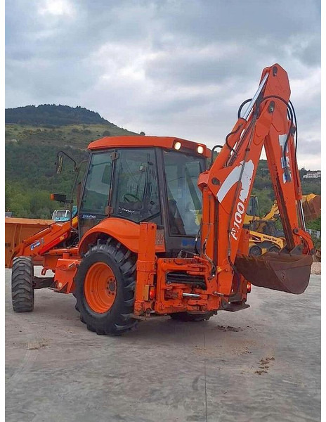 Fiat KOBELCO FB100 - Fadromë me shkarkim nga prapa: foto 3 Fiat KOBELCO FB100 - Fadromë me shkarkim nga prapa: foto 3