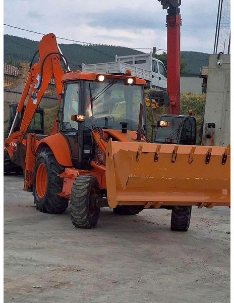Fiat KOBELCO FB100 - Fadromë me shkarkim nga prapa: foto 1 Fiat KOBELCO FB100 - Fadromë me shkarkim nga prapa: foto 1