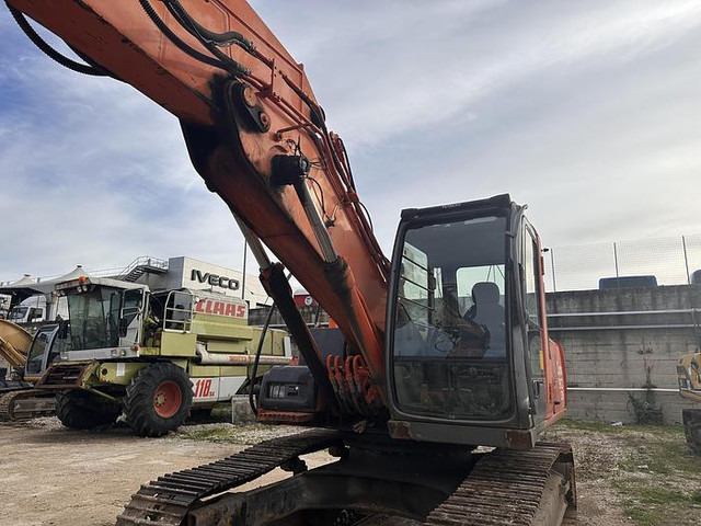 Hitachi ZX180 - Ekskavator me zinxhirë: foto 2 Hitachi ZX180 - Ekskavator me zinxhirë: foto 2