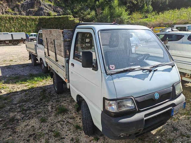 Piaggio Porter - Kamioncine vetëshkarkuese: foto 4 Piaggio Porter - Kamioncine vetëshkarkuese: foto 4