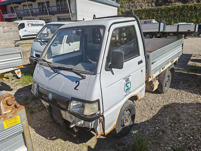Piaggio Porter - Kamioncine vetëshkarkuese: foto 3 Piaggio Porter - Kamioncine vetëshkarkuese: foto 3