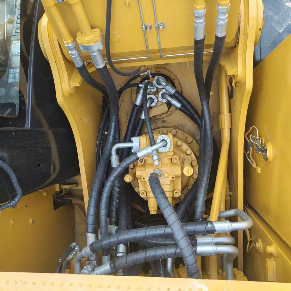 Ekskavator me zinxhirë CATERPILLAR 320D: foto 9