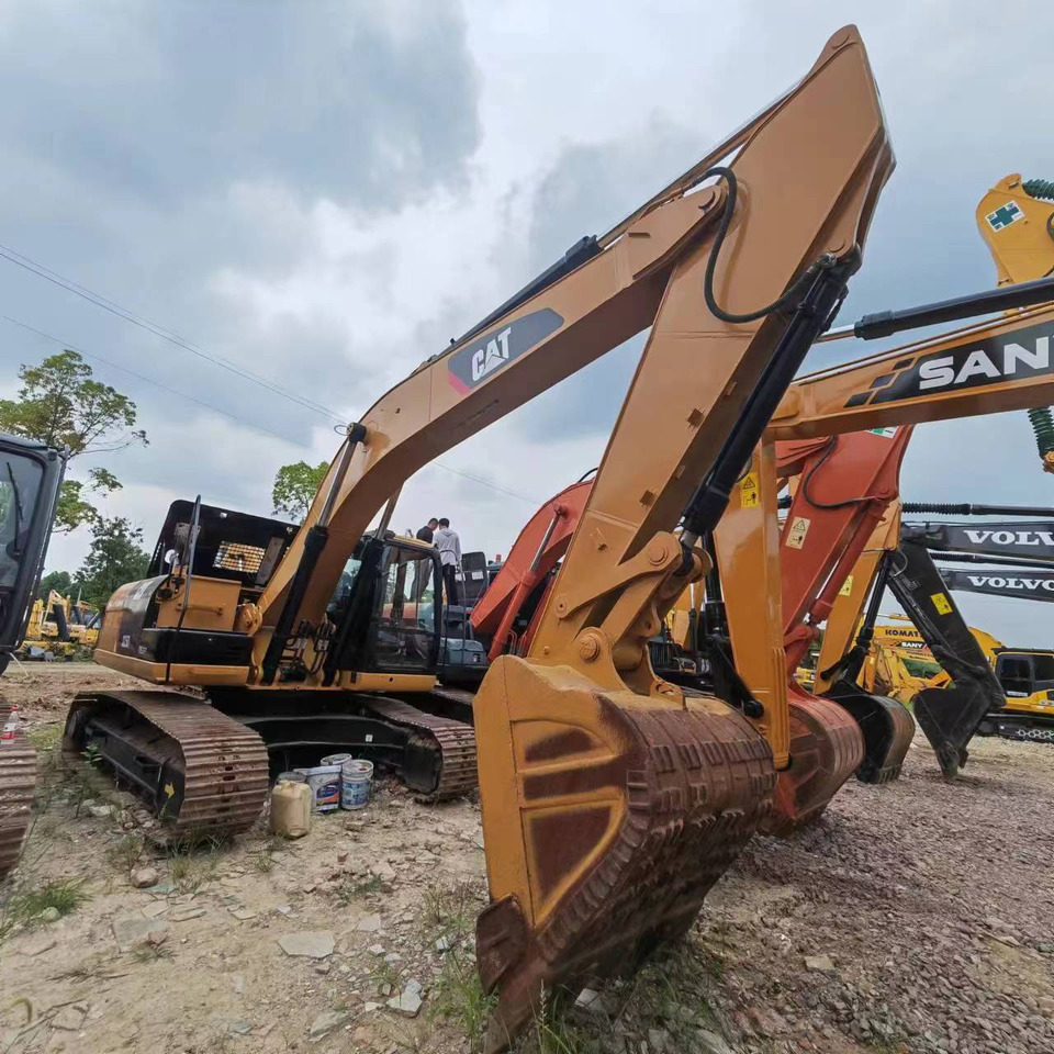 CATERPILLAR 325D2 - Ekskavator me zinxhirë: foto 1 CATERPILLAR 325D2 - Ekskavator me zinxhirë: foto 1