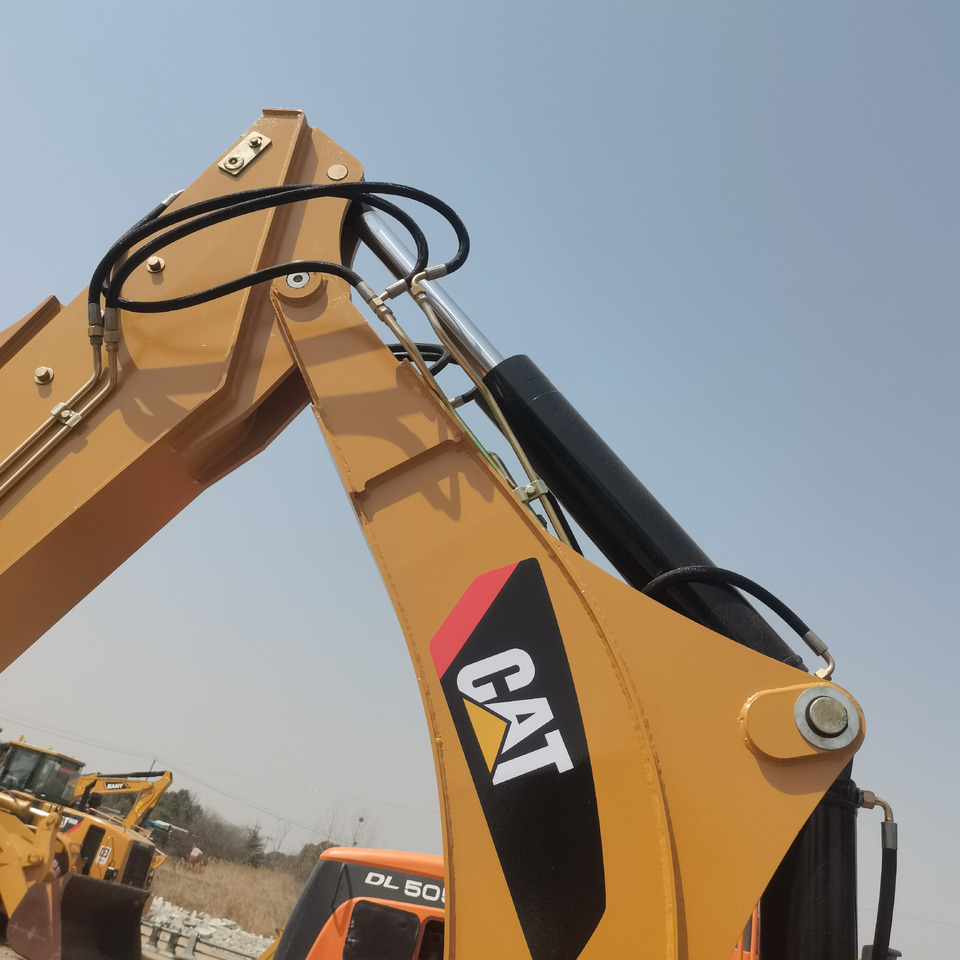 CATERPILLAR 420F - Fadromë me shkarkim nga prapa: foto 3 CATERPILLAR 420F - Fadromë me shkarkim nga prapa: foto 3