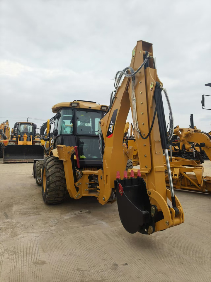 CATERPILLAR 420F - Fadromë me shkarkim nga prapa: foto 4 CATERPILLAR 420F - Fadromë me shkarkim nga prapa: foto 4