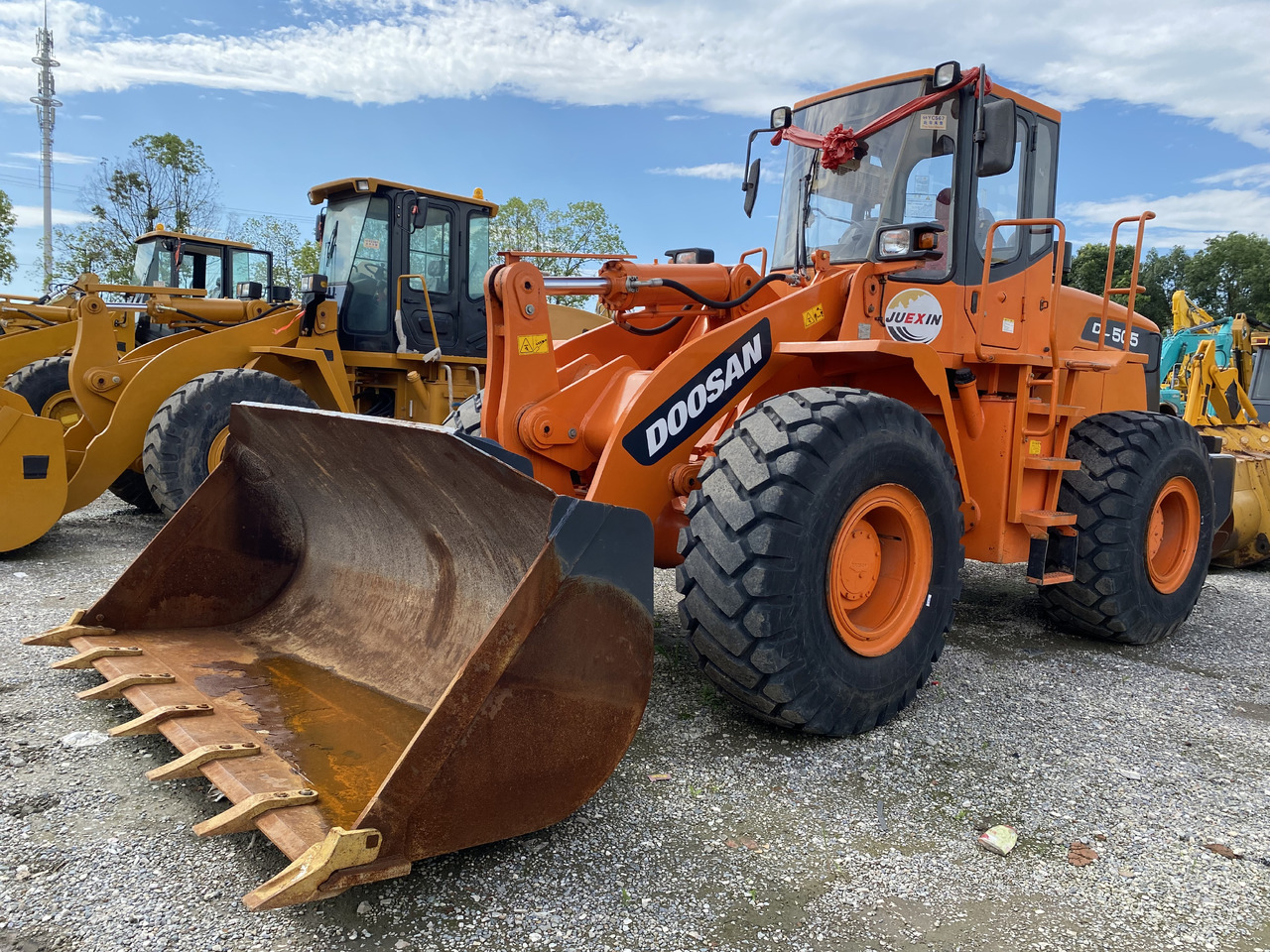DOOSAN DL505 - Fadrom me goma: foto 1 DOOSAN DL505 - Fadrom me goma: foto 1