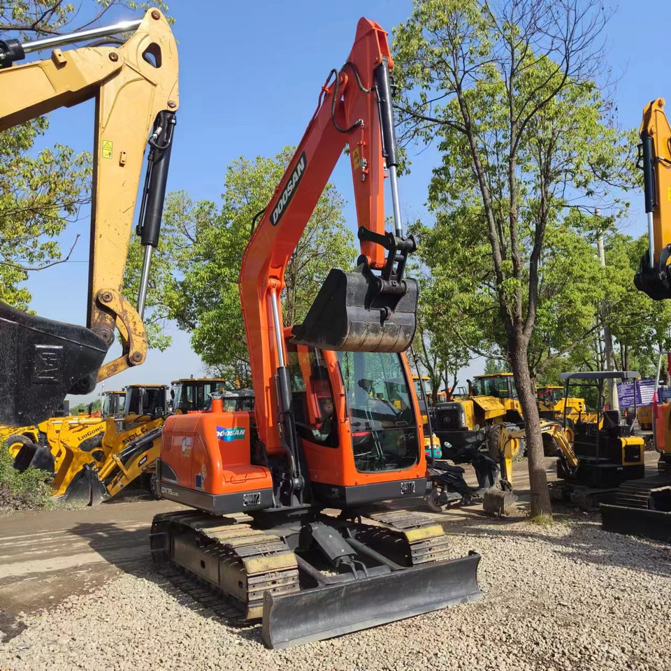 DOOSAN DX75 - Ekskavator me zinxhirë: foto 3 DOOSAN DX75 - Ekskavator me zinxhirë: foto 3