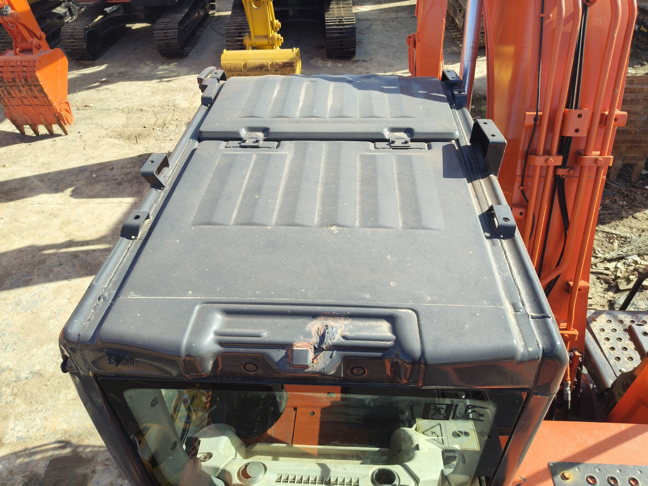 HITACHI ZX130H-5A - Ekskavator me zinxhirë: foto 5 HITACHI ZX130H-5A - Ekskavator me zinxhirë: foto 5