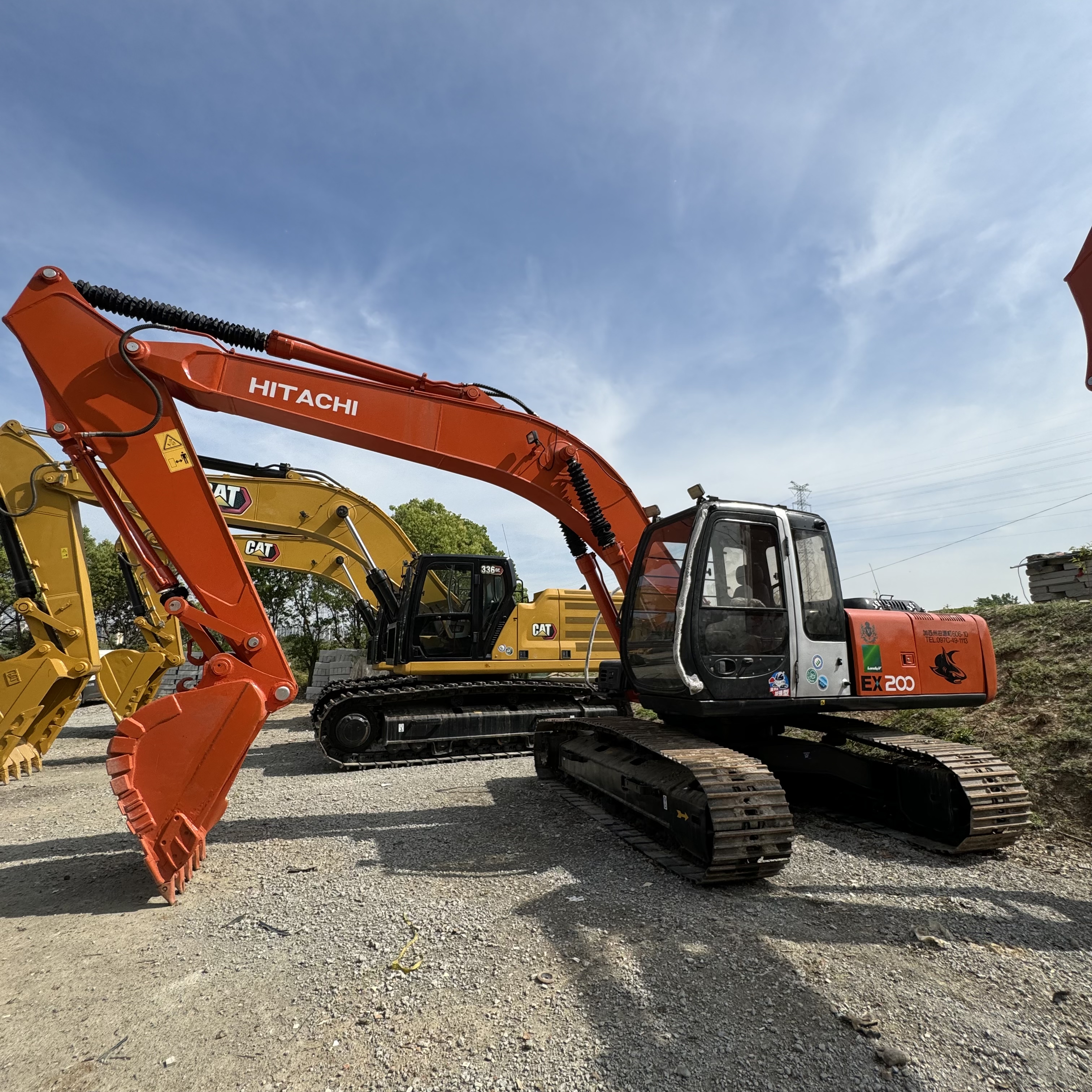 HITACHI ZX200 - Ekskavator me zinxhirë: foto 1 HITACHI ZX200 - Ekskavator me zinxhirë: foto 1