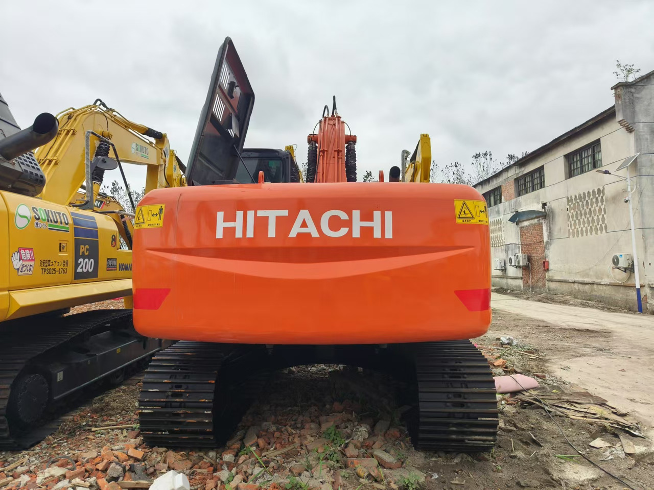 HITACHI ZX200 - Ekskavator me zinxhirë: foto 3 HITACHI ZX200 - Ekskavator me zinxhirë: foto 3