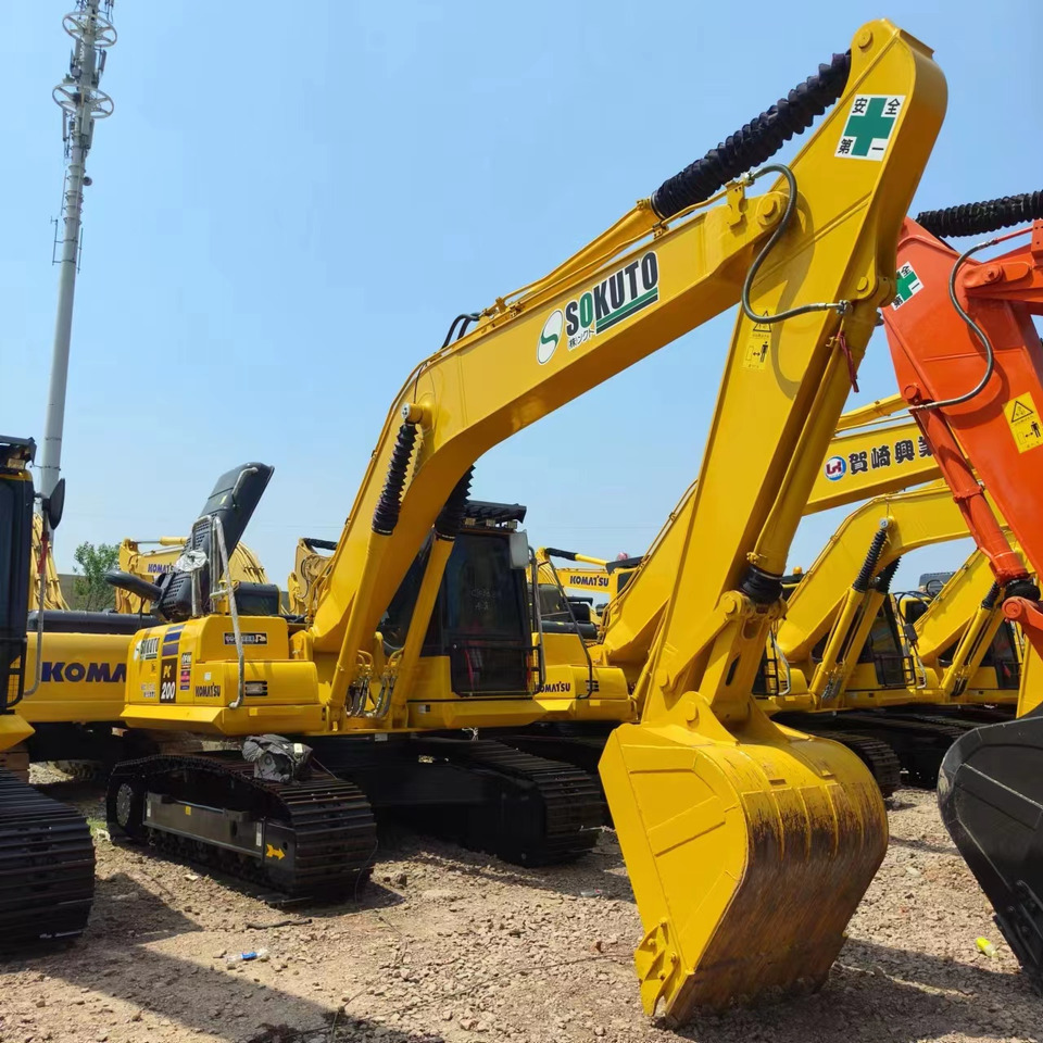 KOMATSU PC200-8MO - Ekskavator me zinxhirë: foto 1 KOMATSU PC200-8MO - Ekskavator me zinxhirë: foto 1