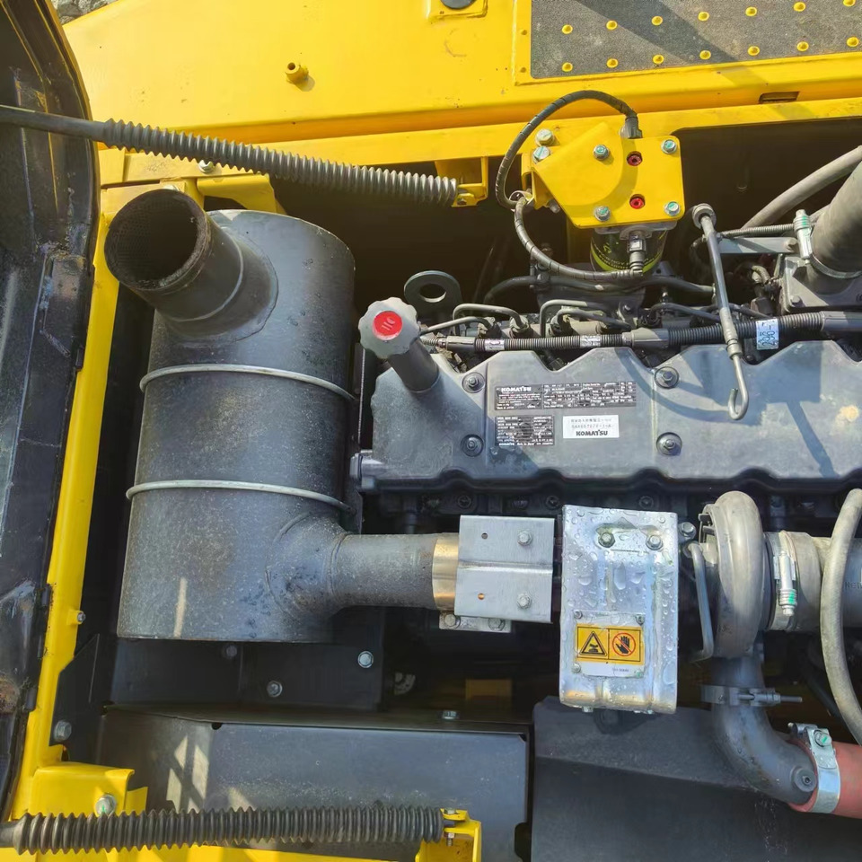 KOMATSU PC200 - Ekskavator me zinxhirë: foto 2 KOMATSU PC200 - Ekskavator me zinxhirë: foto 2