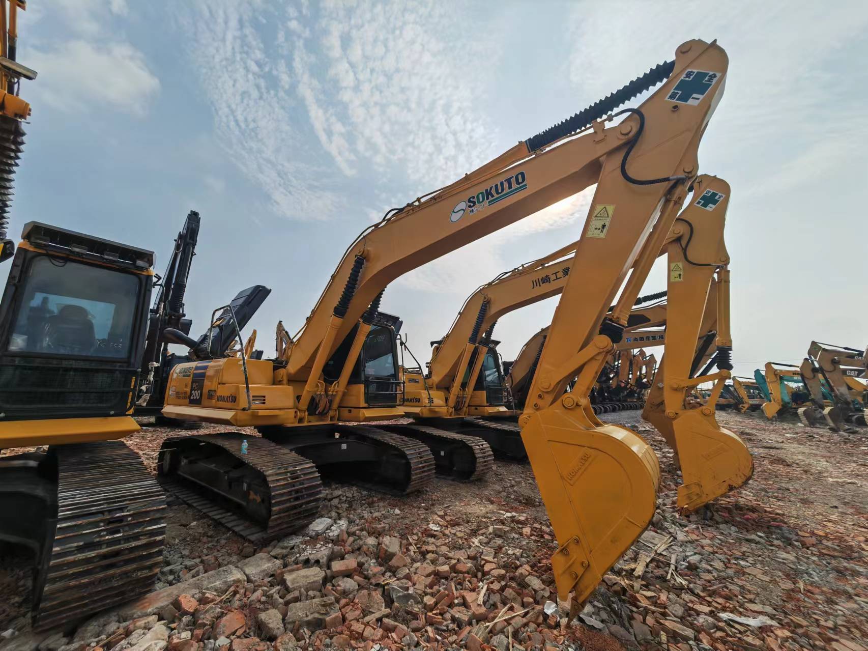 KOMATSU PC200 - Ekskavator me zinxhirë: foto 2 KOMATSU PC200 - Ekskavator me zinxhirë: foto 2