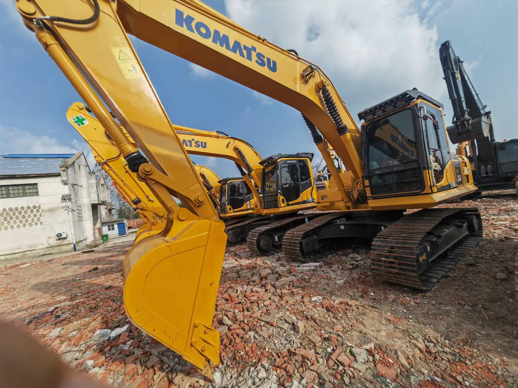 KOMATSU PC200 - Ekskavator me zinxhirë: foto 3 KOMATSU PC200 - Ekskavator me zinxhirë: foto 3
