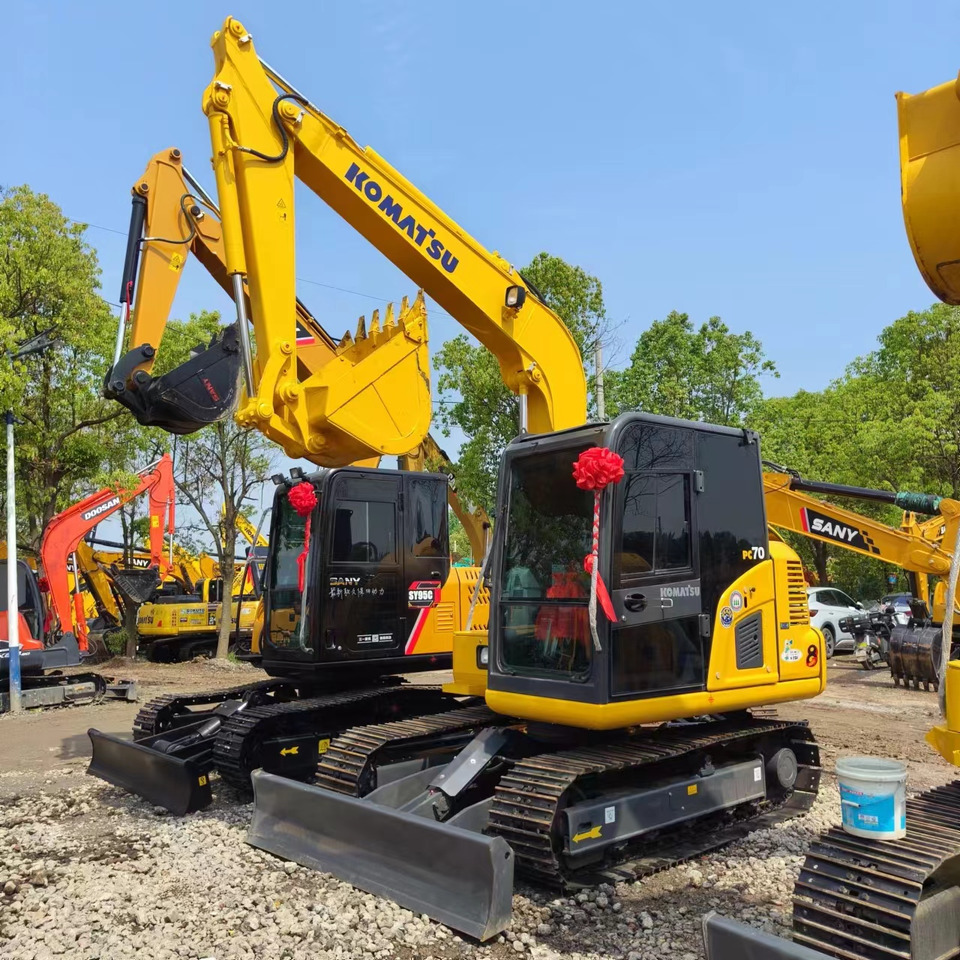 KOMATSU PC70-8 - Ekskavator me zinxhirë: foto 2 KOMATSU PC70-8 - Ekskavator me zinxhirë: foto 2