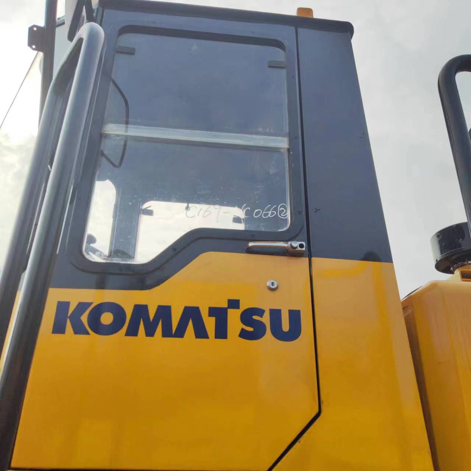 KOMATSU WA380 - Fadrom me goma: foto 5 KOMATSU WA380 - Fadrom me goma: foto 5