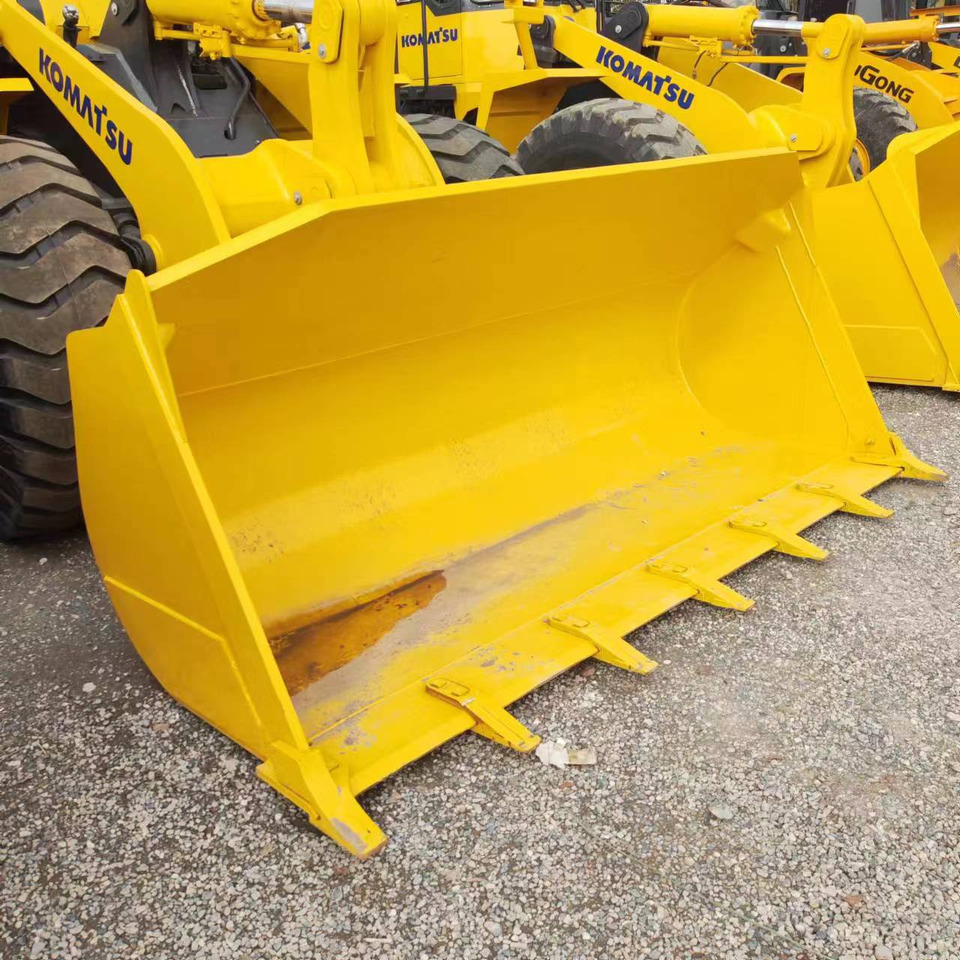 KOMATSU WA380 - Fadrom me goma: foto 3 KOMATSU WA380 - Fadrom me goma: foto 3