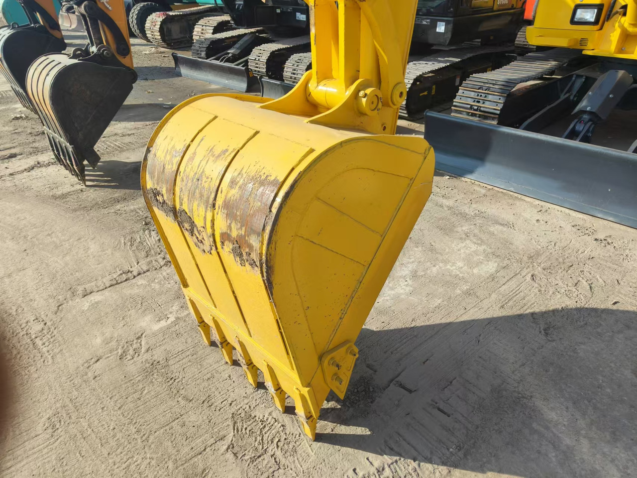 KOMATSU pc210 - Ekskavator me zinxhirë: foto 3 KOMATSU pc210 - Ekskavator me zinxhirë: foto 3