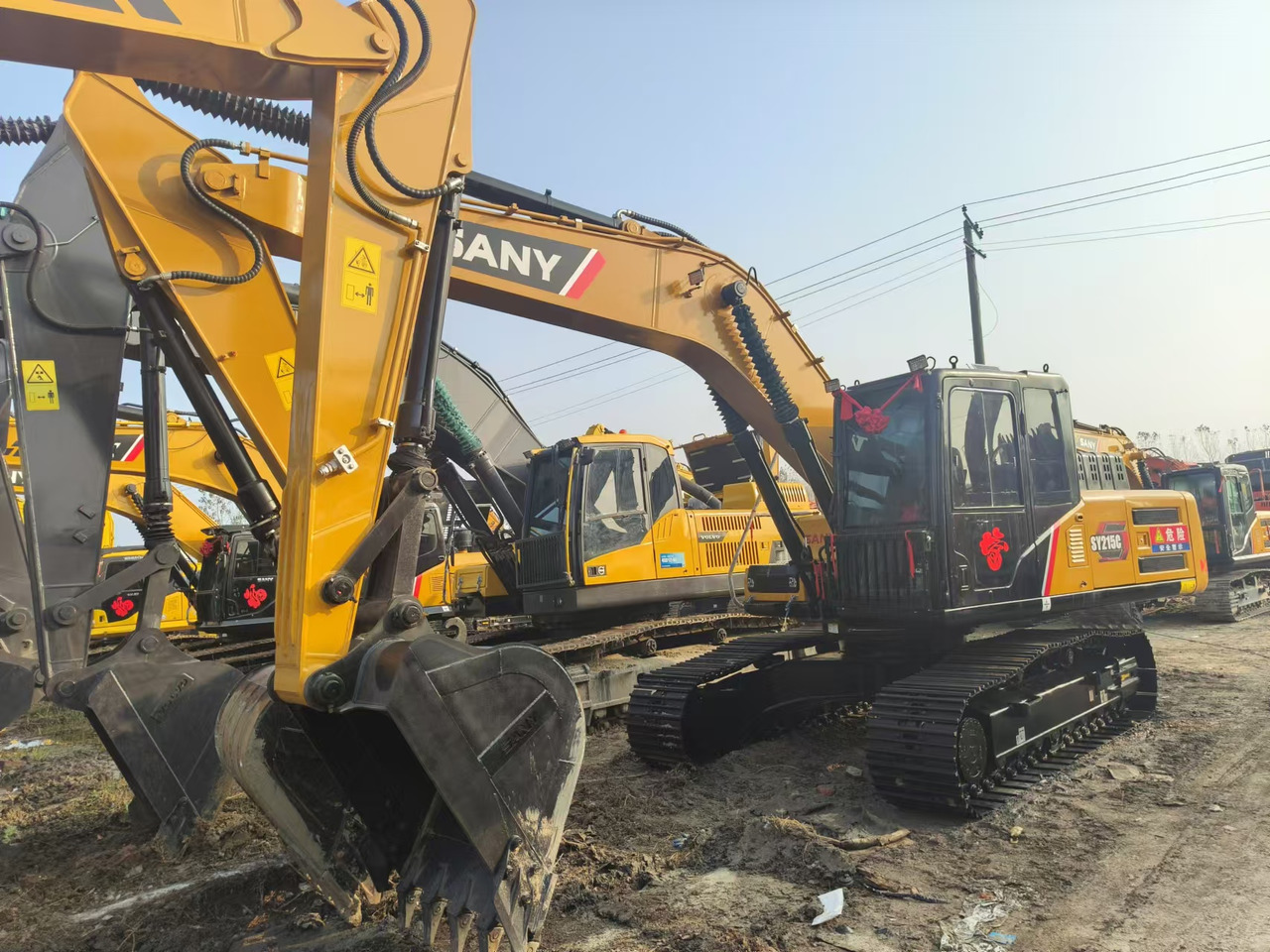 SANY SY215C - Ekskavator me zinxhirë: foto 4 SANY SY215C - Ekskavator me zinxhirë: foto 4