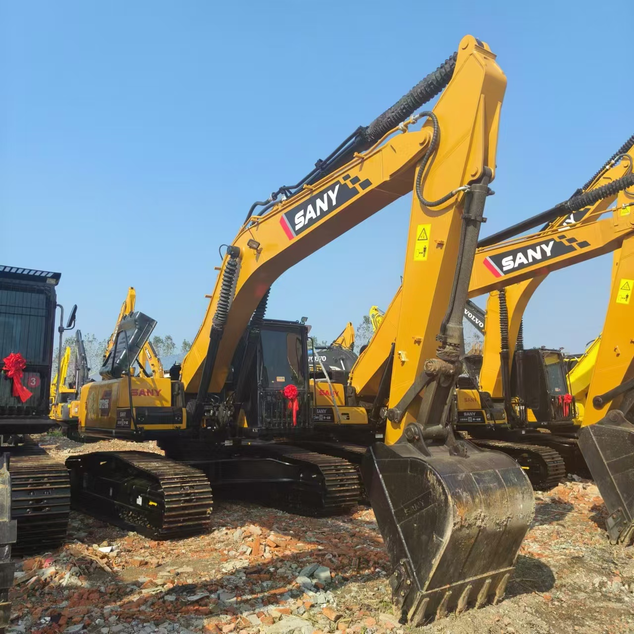 SANY SY215C - Ekskavator me zinxhirë: foto 1 SANY SY215C - Ekskavator me zinxhirë: foto 1
