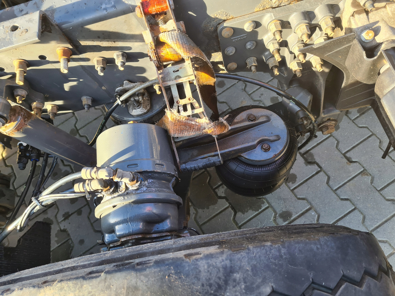 BELKA OŚ TYŁ WLECZONA PODNOSZONA KOMPLETNA RENAULT GAMA T VOLVO PUSHER 6x2 - Pezullimi: foto 3 BELKA OŚ TYŁ WLECZONA PODNOSZONA KOMPLETNA RENAULT GAMA T VOLVO PUSHER 6x2 - Pezullimi: foto 3