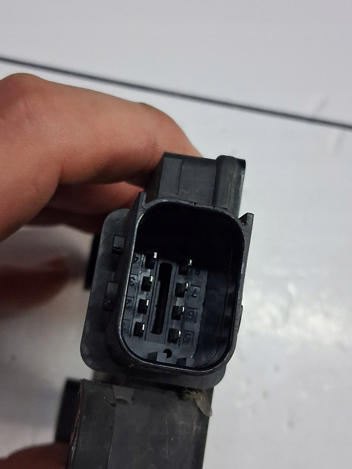 CONTINENTAL RADAR DISTRONIK RENAULT GAMA T C K RANGE VOLVO FH 4 FM 4 FH 5 - Sistemi elektrik për Kamioni: foto 5 CONTINENTAL RADAR DISTRONIK RENAULT GAMA T C K RANGE VOLVO FH 4 FM 4 FH 5 - Sistemi elektrik për Kamioni: foto 5