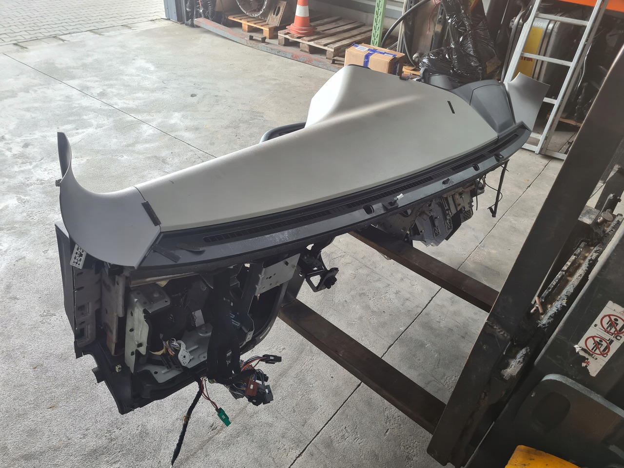 FORD KONSOLA KOMPLETNA KOKPIT DESKA ROZDZIELCZA STELAŻ FORD F-MAX 500 TRUCKS - Paneli i aparateve për Kamioni: foto 4 FORD KONSOLA KOMPLETNA KOKPIT DESKA ROZDZIELCZA STELAŻ FORD F-MAX 500 TRUCKS - Paneli i aparateve për Kamioni: foto 4