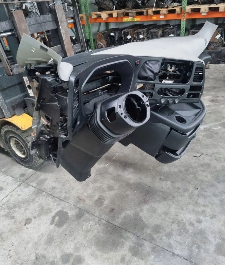 FORD KONSOLA KOMPLETNA KOKPIT DESKA ROZDZIELCZA STELAŻ FORD F-MAX EURO 6 - Paneli i aparateve për Kamioni: foto 5 FORD KONSOLA KOMPLETNA KOKPIT DESKA ROZDZIELCZA STELAŻ FORD F-MAX EURO 6 - Paneli i aparateve për Kamioni: foto 5