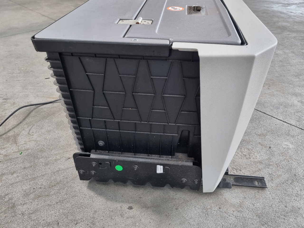 FORD LODÓWKA CHŁODZIARKA ORYGINAŁ FORD F-MAX CARGO EURO 6 - Kabina dhe interier për Kamioni: foto 4 FORD LODÓWKA CHŁODZIARKA ORYGINAŁ FORD F-MAX CARGO EURO 6 - Kabina dhe interier për Kamioni: foto 4